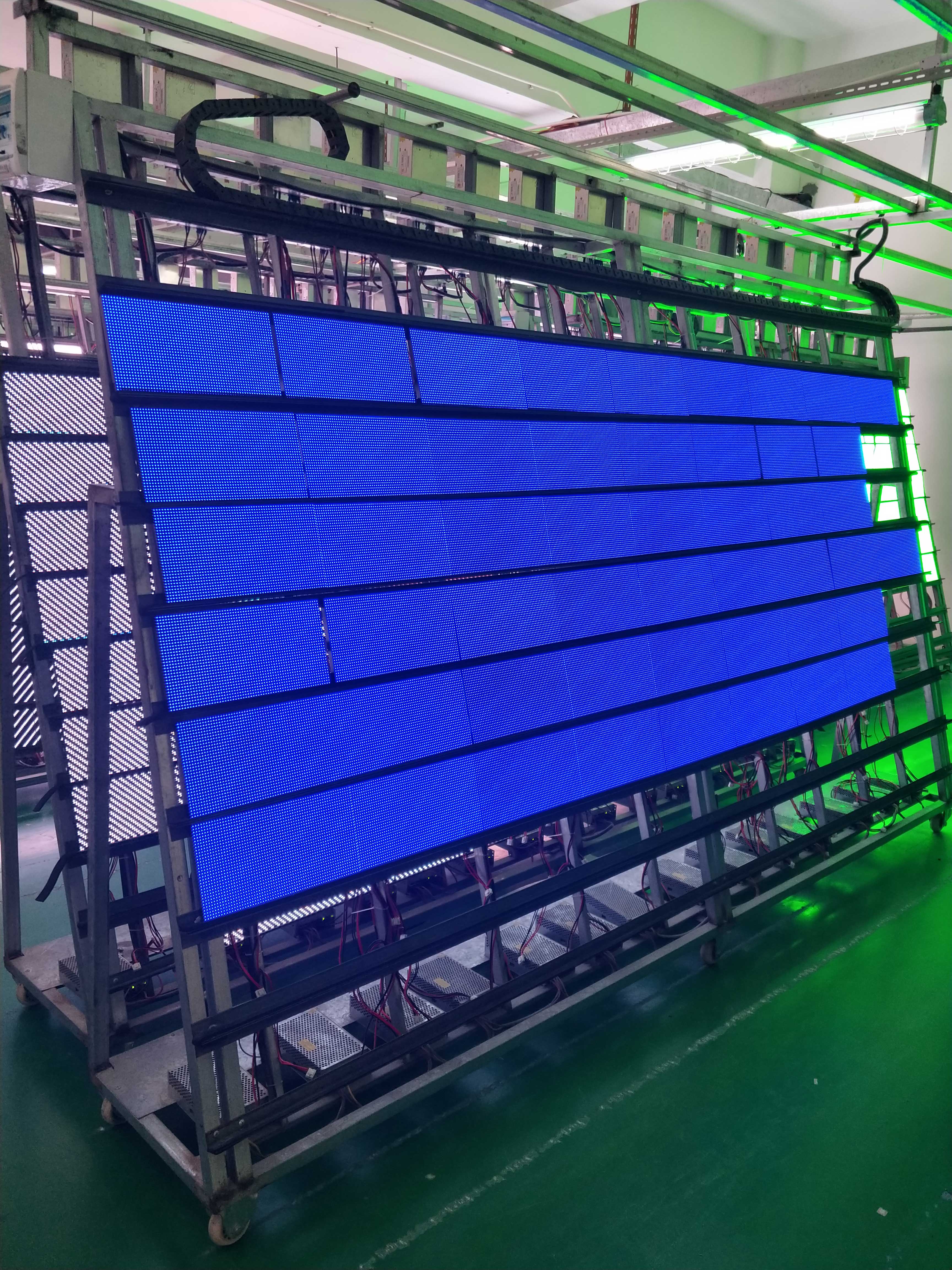 Indoor outdoorMedia High Resolution led Screen P2.5/P3/P4/P5/P6 SMD Advertising Digital LED Display for Video Wal