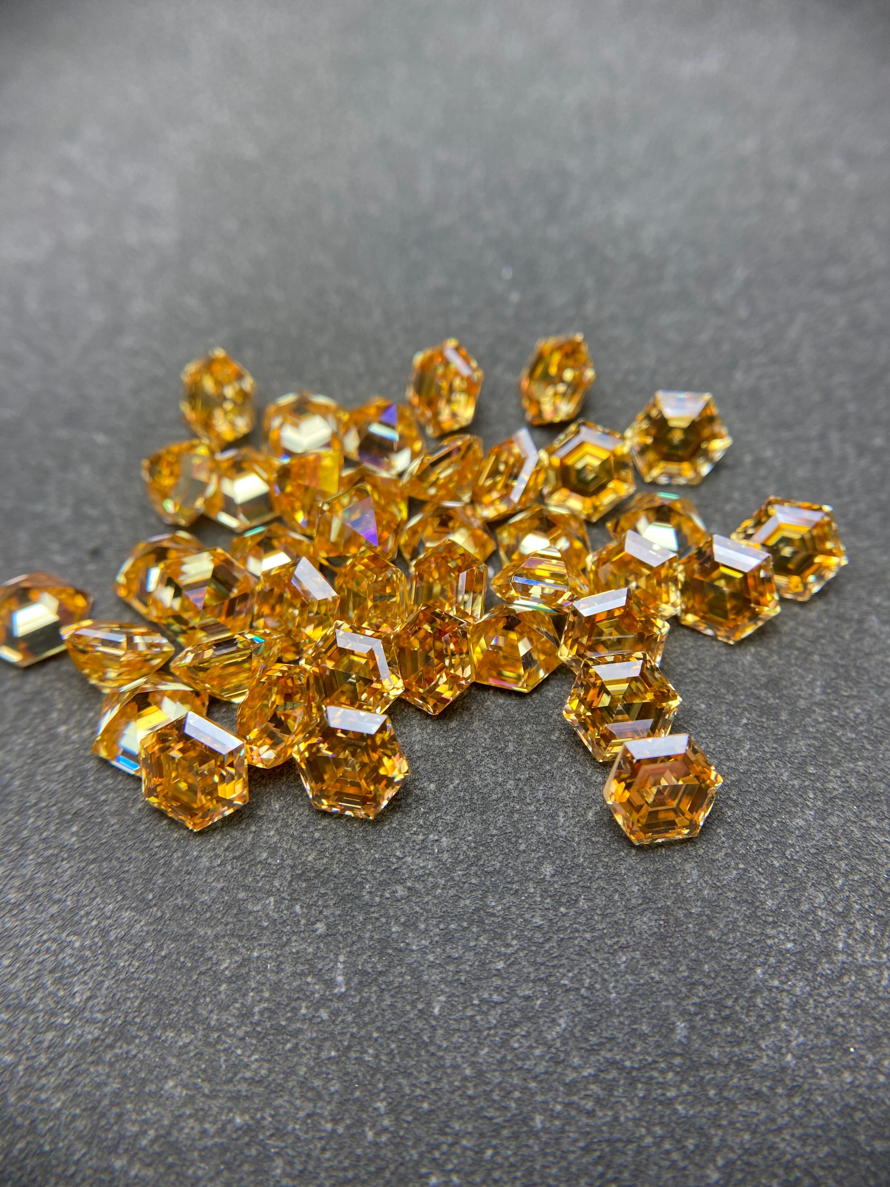 100% 6.5x6.5mm la coltivazione di laboratorio di diamante esagonale giallo mosung può essere attraverso il supporto per penna di perforazione all&#39;ingrosso