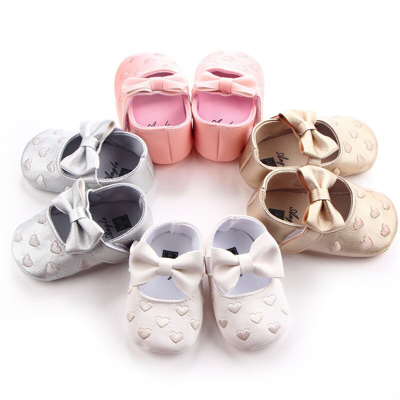 Grote boog borduurwerk liefde pu lederen baby meisje schoenen non-slip zachte zolen schoeisel voor pasgeboren wieg schoenen peuter meisjes schoenen