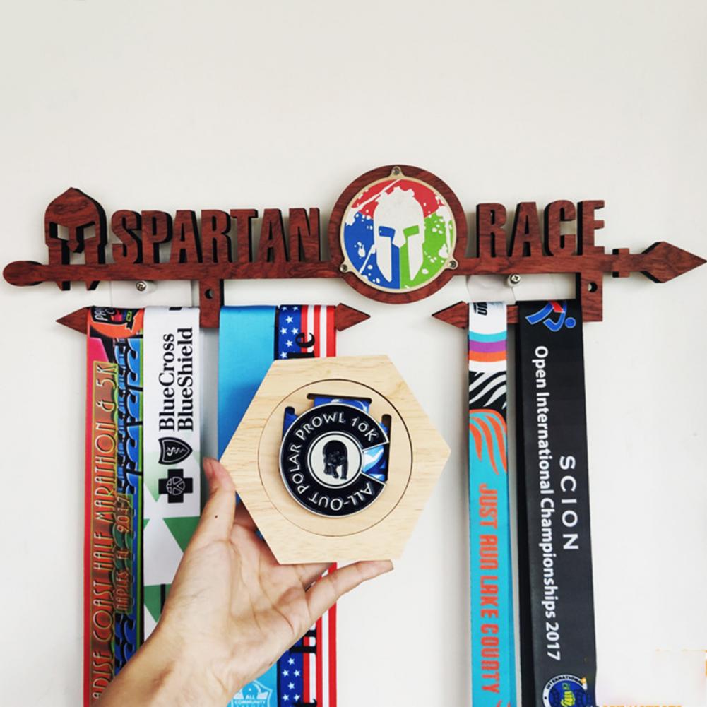 Træ badge display stativ hexagon medaljer organizer selvklæbende badge opbevaringshylde dekorativ medaljeholder gratis kombination