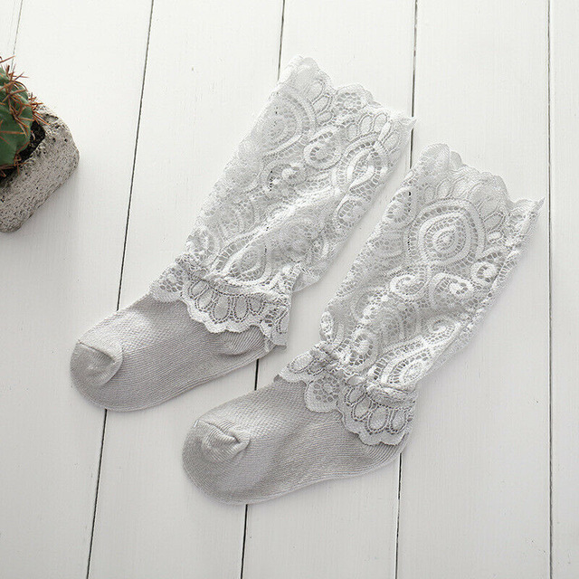 freundlicher Kleinkind freundlicher Baby Mädchen Strumpf Nette Spitze Einfarbig Patchwork Knie Hohe Krause Socken 0-3Y Neueste modisch: grau / 0-6 M