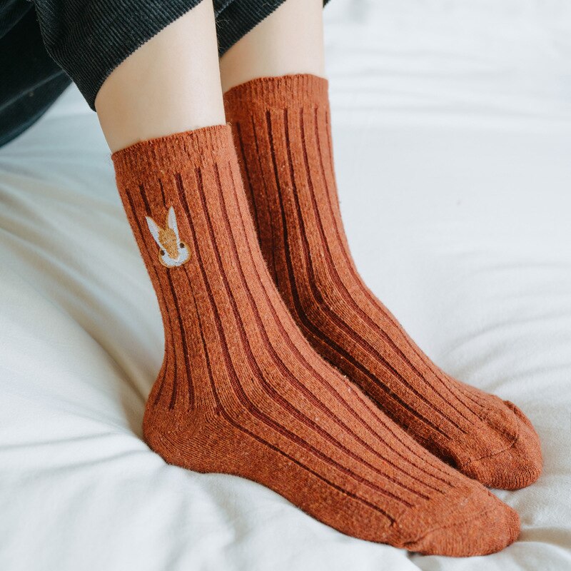 Calcetines con bordado de dibujos animados para mujer, medias de lana gruesas, cálidas, de otoño e invierno