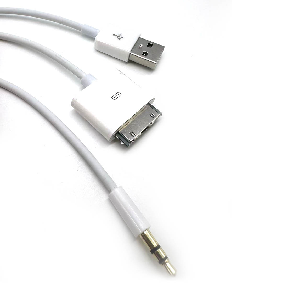 30Pin auf 3,5mm Auto AUX Audio USB Ladekabel 1,5m für iPhone 4/4S iPod Nano/Touch iPad 2/3