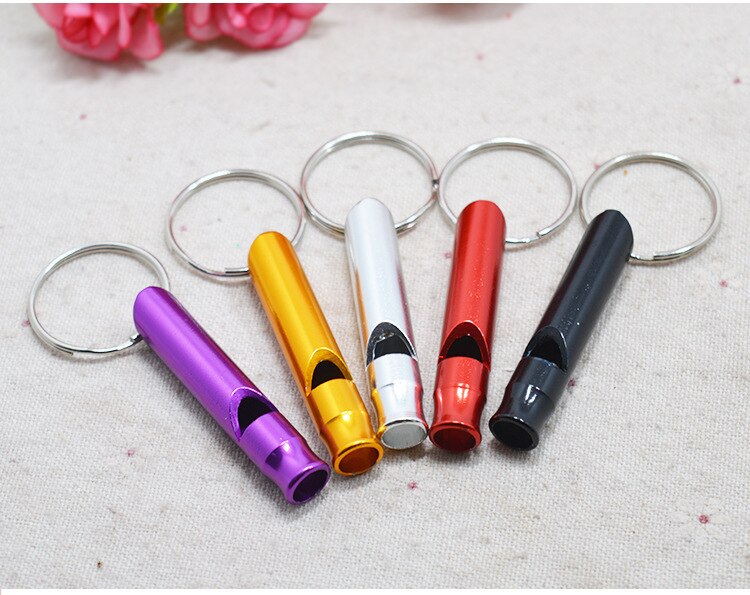 1 pcs Willekeurige Kleuren 4.5 cm Aluminium Papegaai Training Fluitje Fluit Draagbare Sleutelhanger Verstelbare Fluitje Alarm