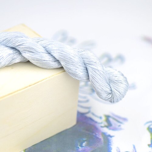 1 väri 400m suzhou kirjonta 100%  luonnonsilkki brodeerattu lanka silkki tee itse silkkisävyinen kirkas väriviiva keskiyönsininen: Ei . 1