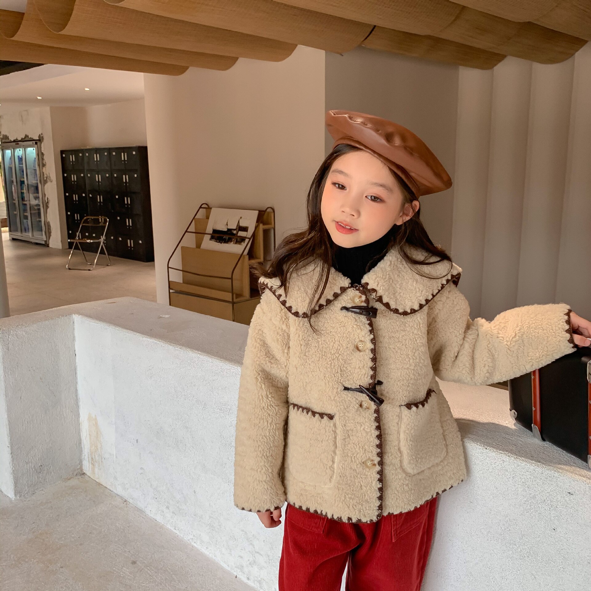 Hiver nouveauté style coréen fille veste épaissie laine tout-match avec corne bouton cool manteau
