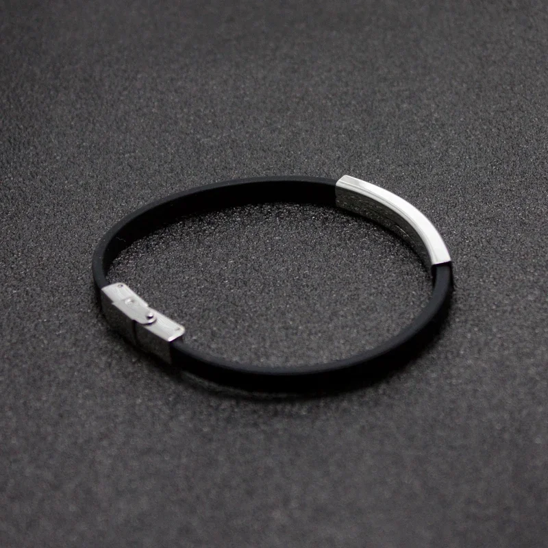 lässig Jahrgang handgemachte schwarze Gummi Armbinde Silber Farbe Edelstahl Bar Silikon Herren Handschlaufe
