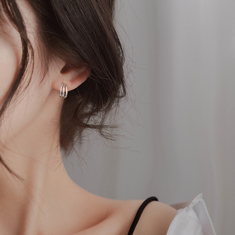 Brinco de argola da linha torção irregular, cores prateadas da personalidade de três camadas, temperamento feminino, jóias artesanais da moda