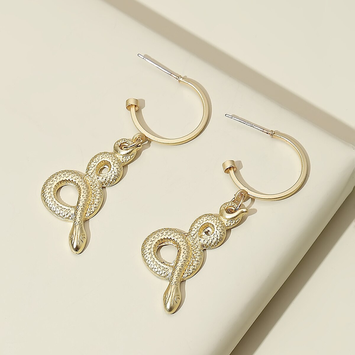 Europe Jewelry Personality Distorted Gold Snake Geometric Female Exaggerated Embossed Zinc Alloy Stud Earrings: Hot Stamping