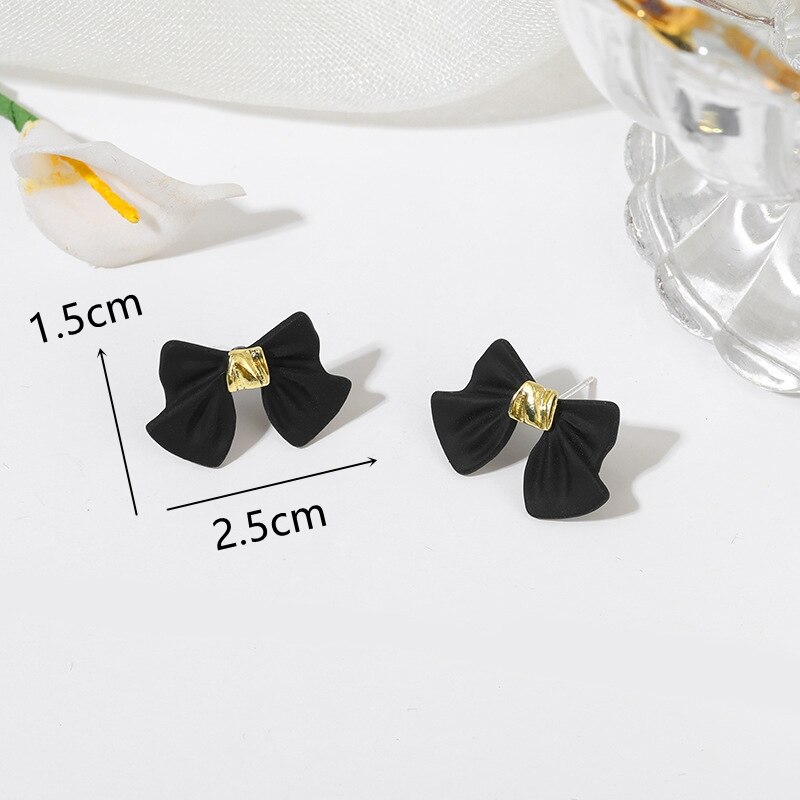 Pendientes colgantes de flor de Metal de Color negro Rock para mujer, aretes geométricos redondos con forma de corazón, hoja, mariposa, cristal, de joyas de