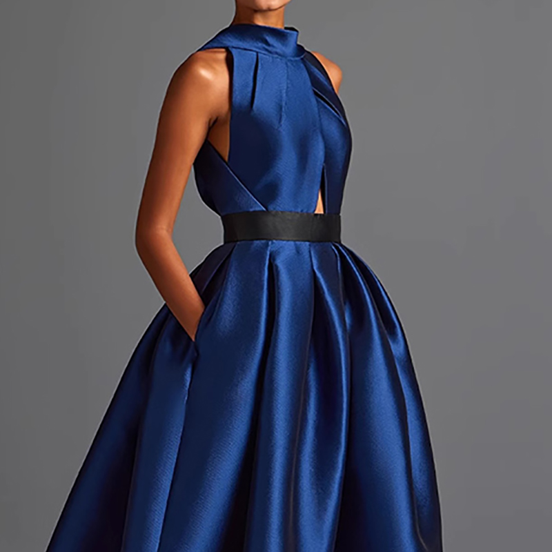 Gewaden voor dames Elegante halter satijnen feestjurken Lente sexy gedrapeerde effen lange jurk met veters Zomer holle Boheemse maxi-jurk
