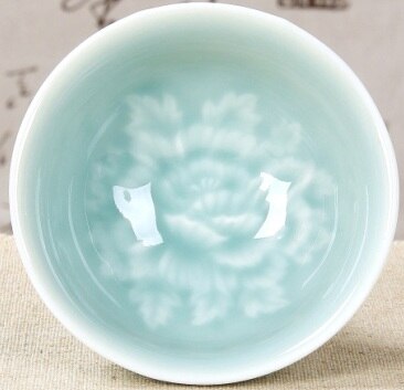 Celadon Chinese Kung Fu Thee Set Lotus Pu'er Thee Cups handgeschilderde Keramische Reliëf Draak Pioen Karper goudvis Thee Kopjes: Embossed peony