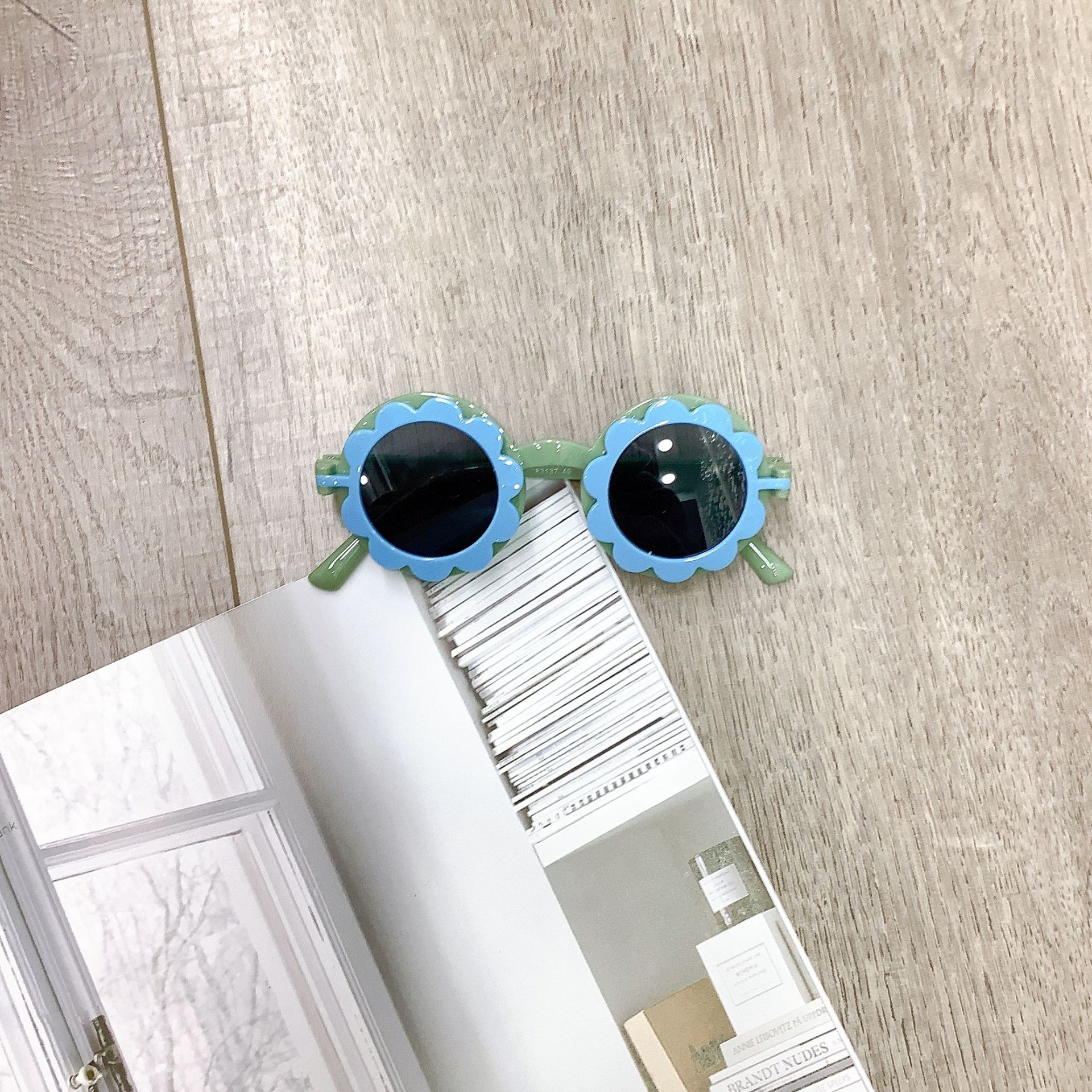 Gafas de sol con forma de flores para niño y niña, lentes de sol redondas a la , Vintage, protección UV, clásicas, 2022: Verde