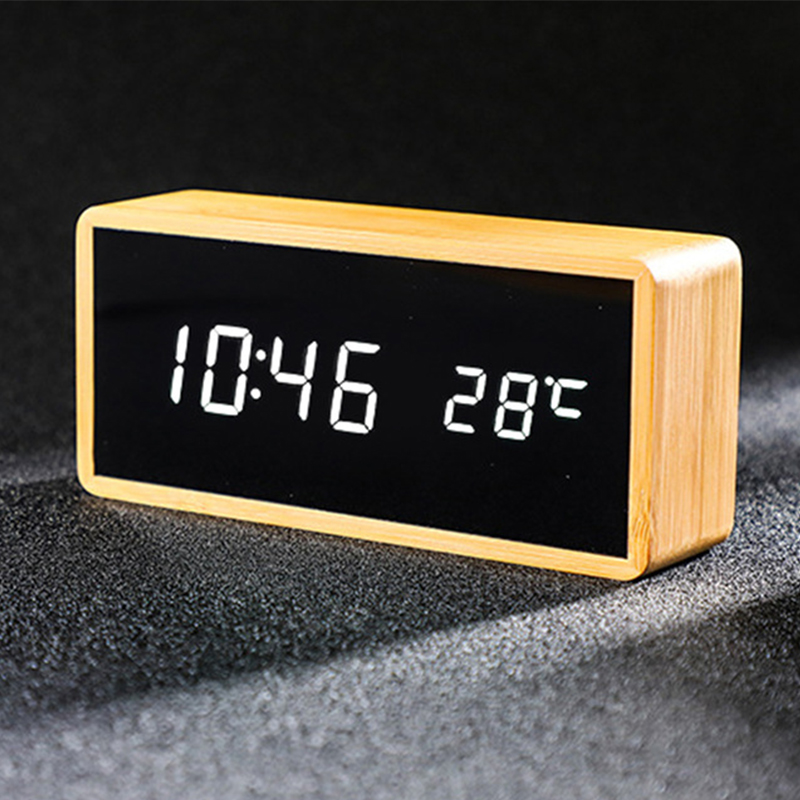 100%  bambus digitalt vækkeur justerbar lysstyrke stemmestyring skrivebord stort display tid temperatur usb/batteridrevet
