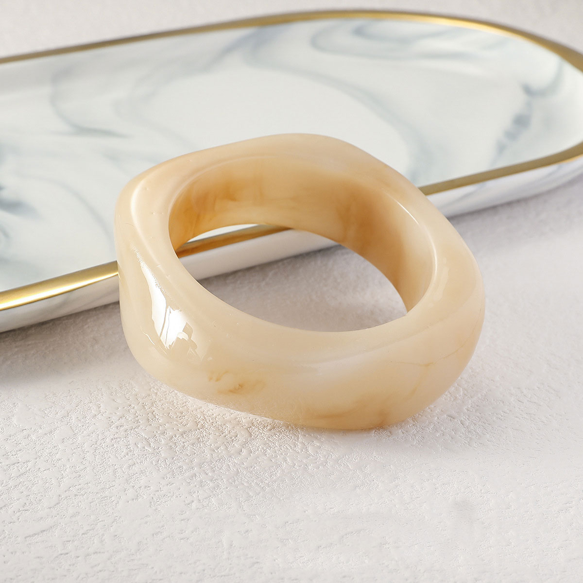 KMVEXO Vintage marron café irrégulier résine acrylique grosses Bracelets pour femme Goth géométrique charme main Bracelets Couple bijoux: Couleur or pur