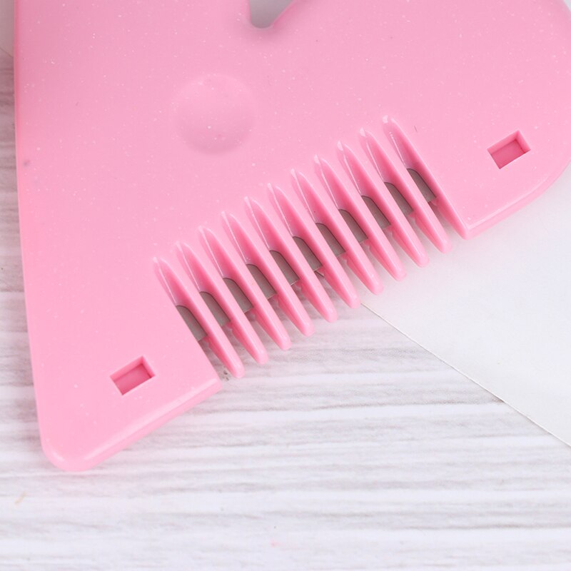 1pcs Pubic Bikini Hair Remover Trimming Tools Heart Shape Thinning Hair Cutting Comb Women Mini Trimming Accessories