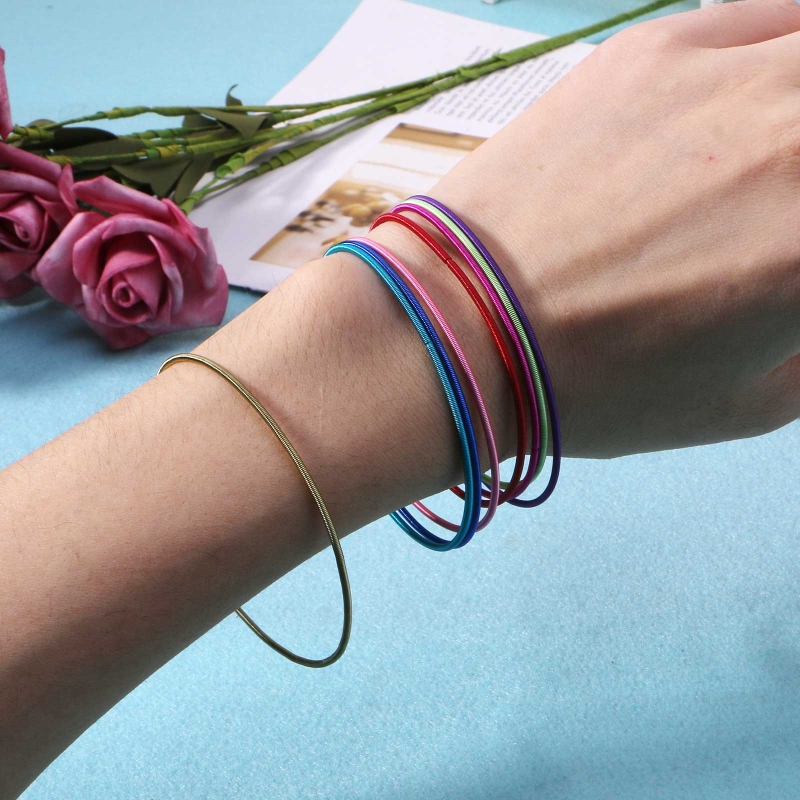 517F 10Xstring Armband Voor Vrouwen Carbon Staal Coil Armband Kleurrijke String Lente Stapelbaar Armband Voor Vrouwen Meisje Sieraden