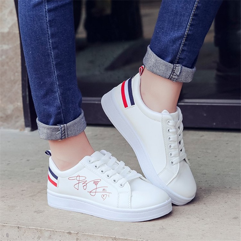 Kvinde sko kvinde pu læder sko damer åndbar sødt hjerte lejligheder fritidssko hvide sneakers  s0913