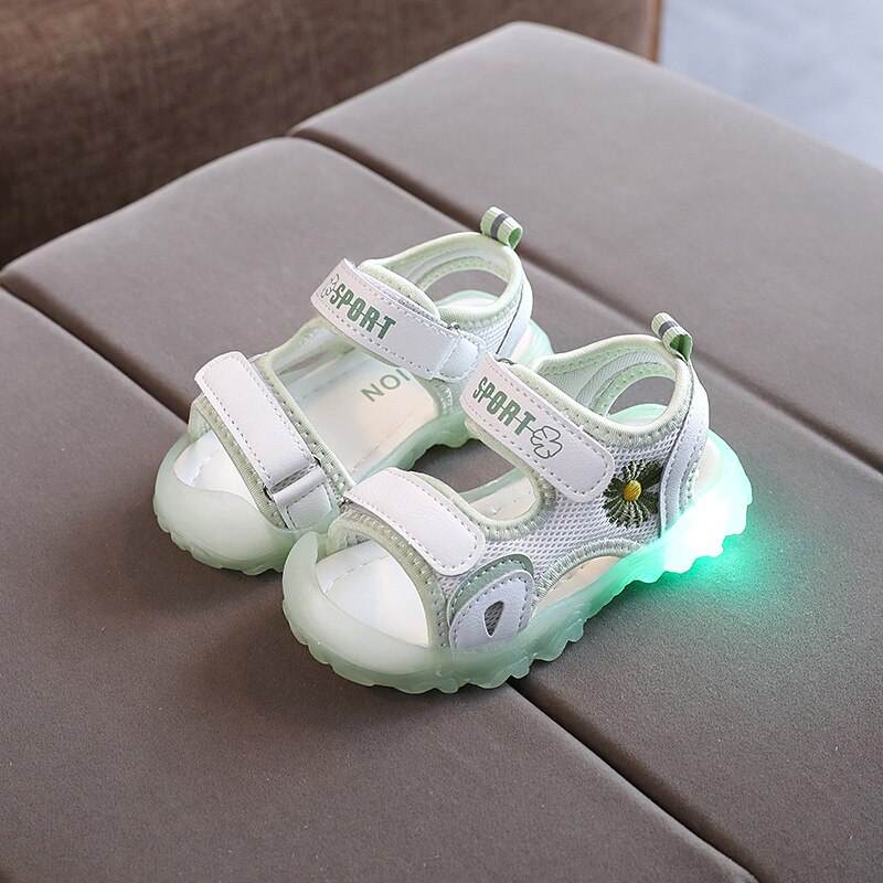 Summer children's LED light shoes boys' soft-soled beach shoes kick-proof girls' non-slip sandals little girl shoes: green / 26