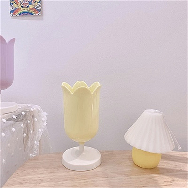 Koreanische eins Frauen machen-hoch Pinsel Lagerung Kosmetische Lagerung fallen 4 Farbe Tulpe Bleistift Vase Kamm Schreibtisch Container Schlafzimmer Organizer: Gelb