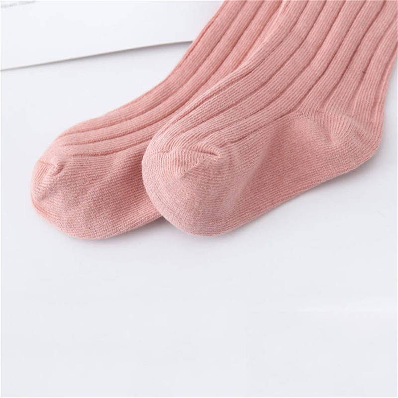 Wecute meias de algodão para meninos e meninas, meias infantis fofas para manter as pernas aquecedoras, meias longas de malha com listras verticais