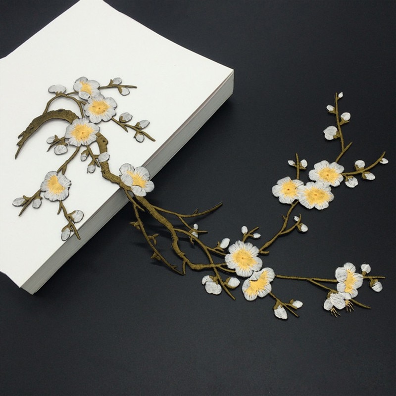 Parches bordados de flores de ciruela, adhesivos para ropa, decoración de boda, vestido de hierro en costura, proveedor de apliques, artesanías