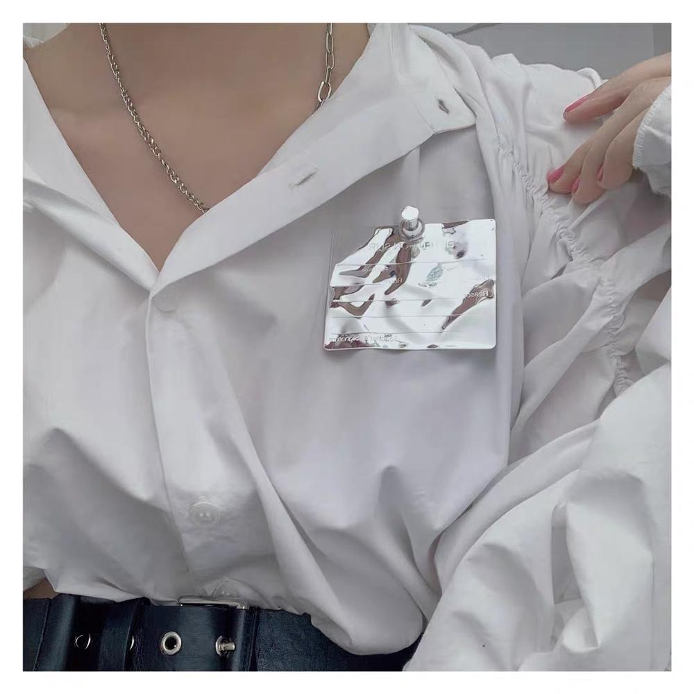 Huanzhi hip hop cool geometri uregelmæssige metalfoldninger brev badge dekoration broche til kvinder mænd overfrakke tilbehør