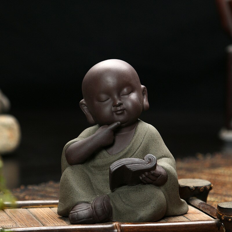 Utsøkte sittende munker kung fu te kjæledyr ornamenter lilla sand tebakke små buddha statuer skulpturer te tilbehør sett: C2