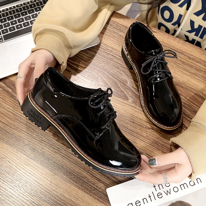 Chaussures décontractées en cuir solide pour femmes, chaussures plates automne-hiver oxford pour femmes, chaussures à lacets à semelle épaisse et à bout rond: Brillant / 8.5