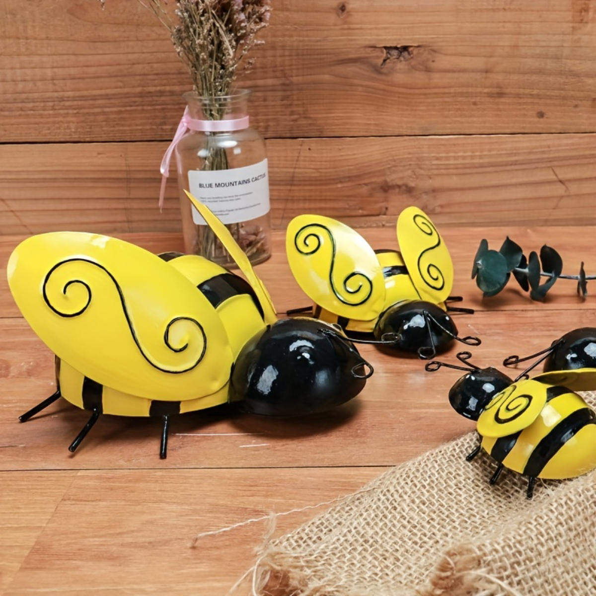 Wrought iron ornaments, wall decorations, outdoor courtyards, balconies, garden arrangements, fences, wall decorations, landscap