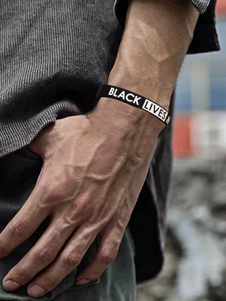 1Pcs Black Silicone Rubber Armband & Armbanden Voor Mannen Vrouwen Naam Zwart Leven Kwestie Siliconen Polsbandje