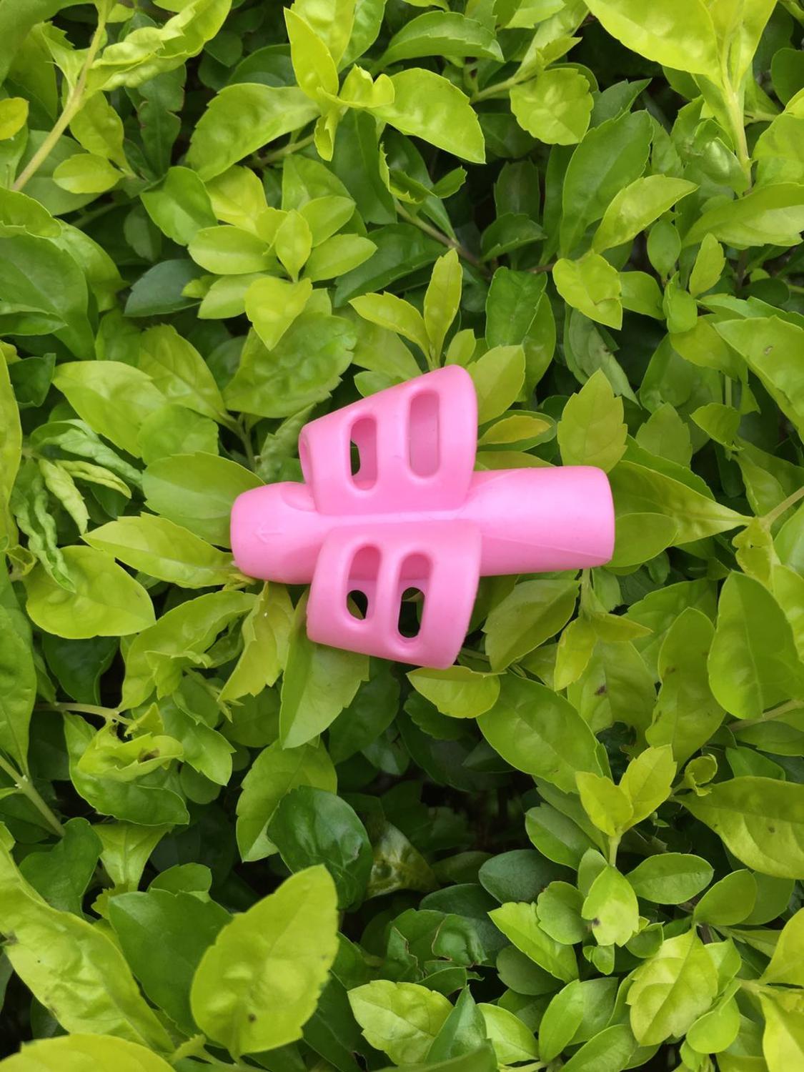 genuine two-finger TPR pencil holder pen holder sleeve writing learning correction tool pen holding corrector holder sleeve: Pink(two-finger)