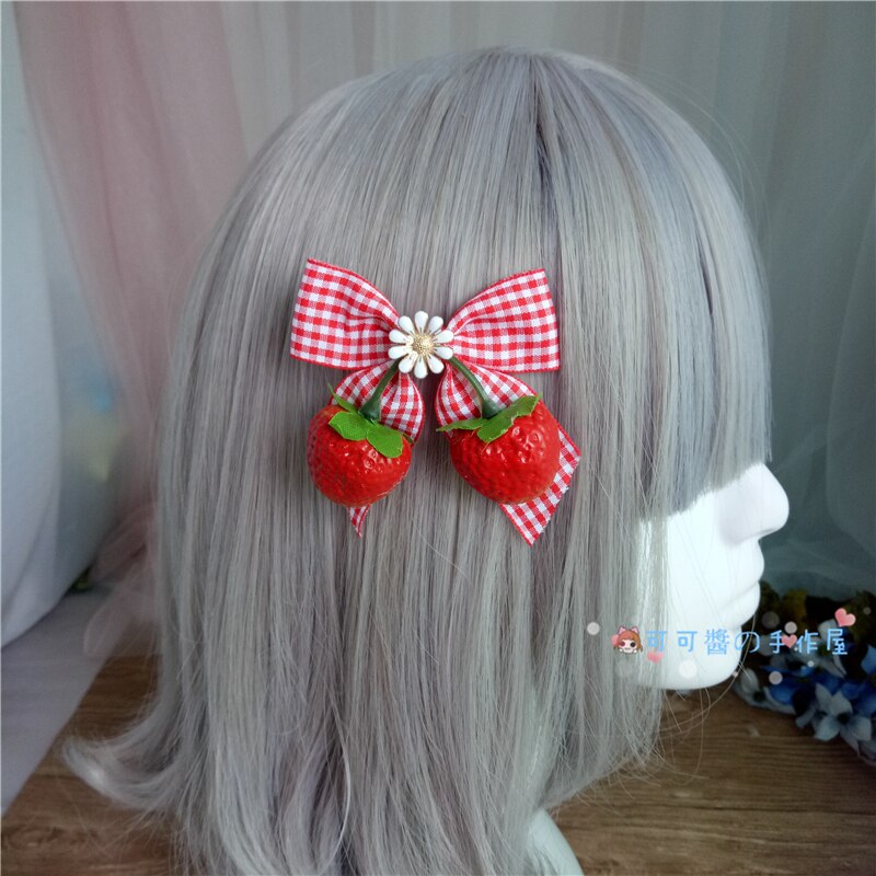 Cerceau de lolita pour cheveux, modèle Original, fraise douce, queue d'aronde, prendre le plomb sur le bouton rouge, clip duckbill, coiffure lolita: Strawberry edge clip