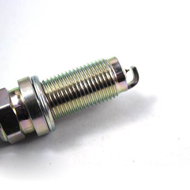 sparks plug for BYD M6/S6 2.4L Geely EC7/GC7/SC7 1.5L LZFR6AI
