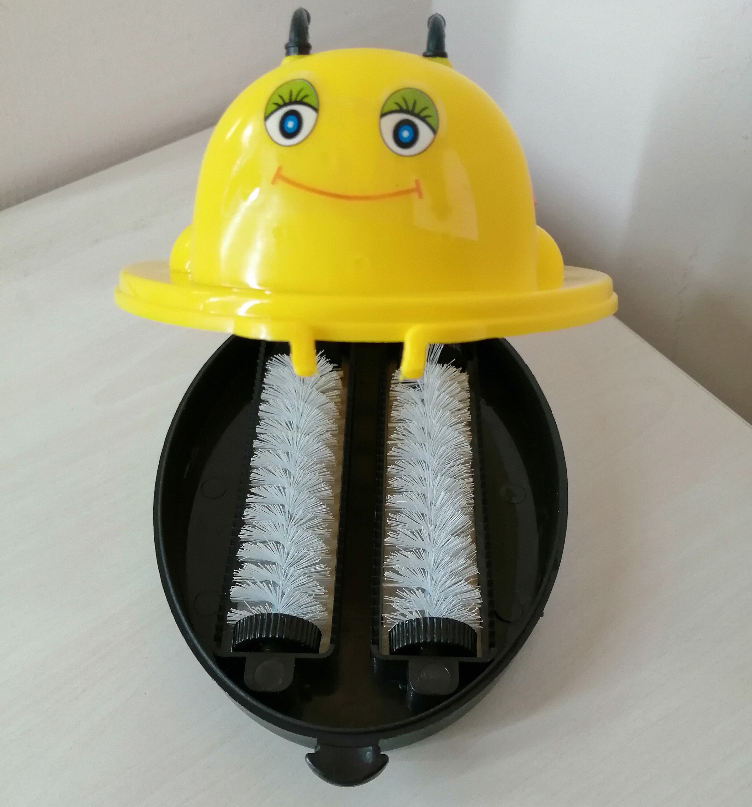 Bee Carpet Sweeper, Sweeper, Bee Hand Sweeper 2 Whisk Plastic Product
