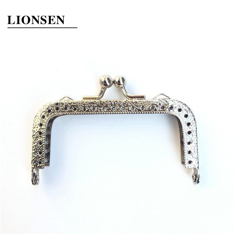 LIONSEN 8.5 centimetri piazza del Metallo Maniglia Della Borsa di cornice per il Sacchetto di Frizione Della Borsa di Accessori Che Fanno Bacio Catenaccio di Blocco Bronzo Antico pistola balck: Argento