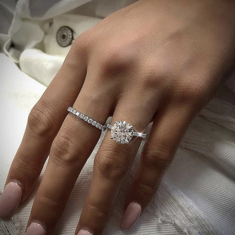 Huitan-Conjunto de 2 anillos de circonita cúbica redonda ostentosa para mujer, anillos apilables dobles simples a la , alianzas de boda, joyería de