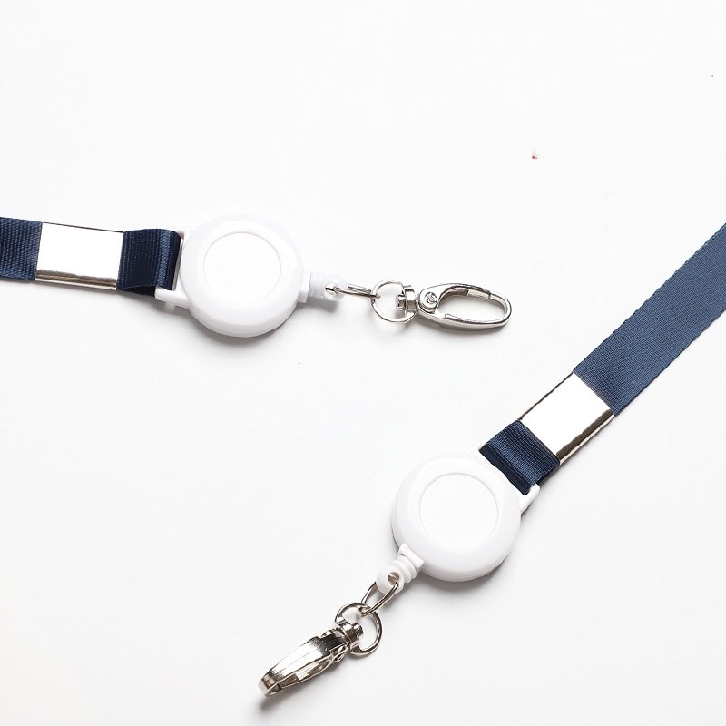 1 stk uttrekkbar merkesnor id passkort navneskilt holder nøkler metallklemme til skolekontoret
