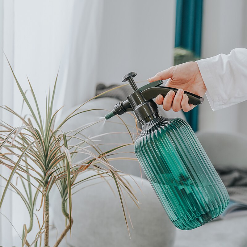 1pc 2000ml Gartenarbeit Gießkanne sprühen Flasche Blume Pflanze Gießkanne Sprinkler Spritzen Bewässerung Topf Garten Werkzeuge Liefert