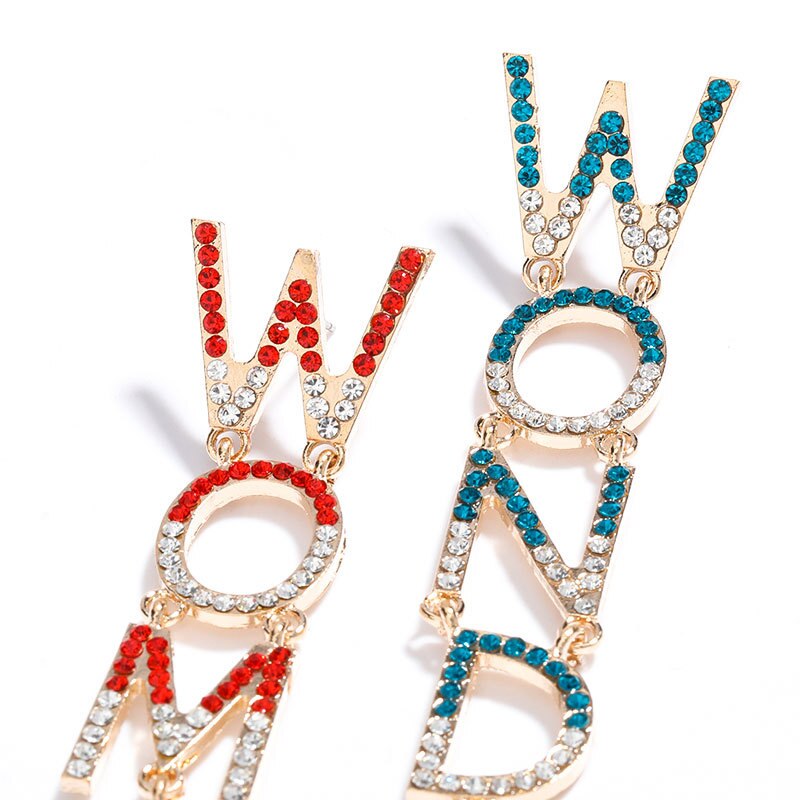 Wonder Vrouw Asymmetrie Oorbellen Brief Rhinestone Vrouw Charm Earring Punk Pin Overdrijving Mooie