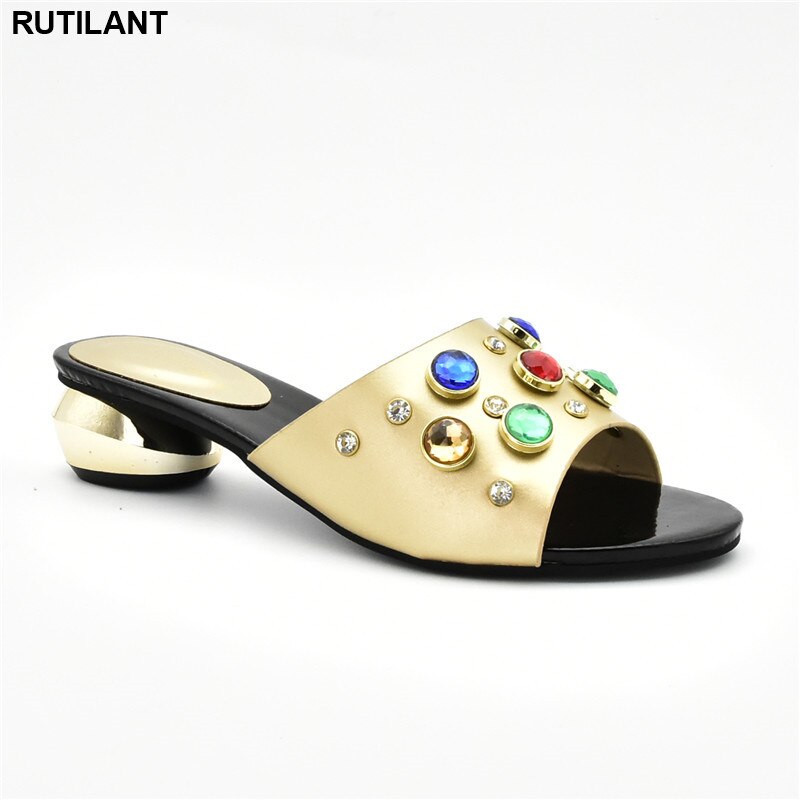 Sko dame luksus dame sandaler med hæler italienske kvinner bryllup sko dekorert med rhinestone pumps dame sko