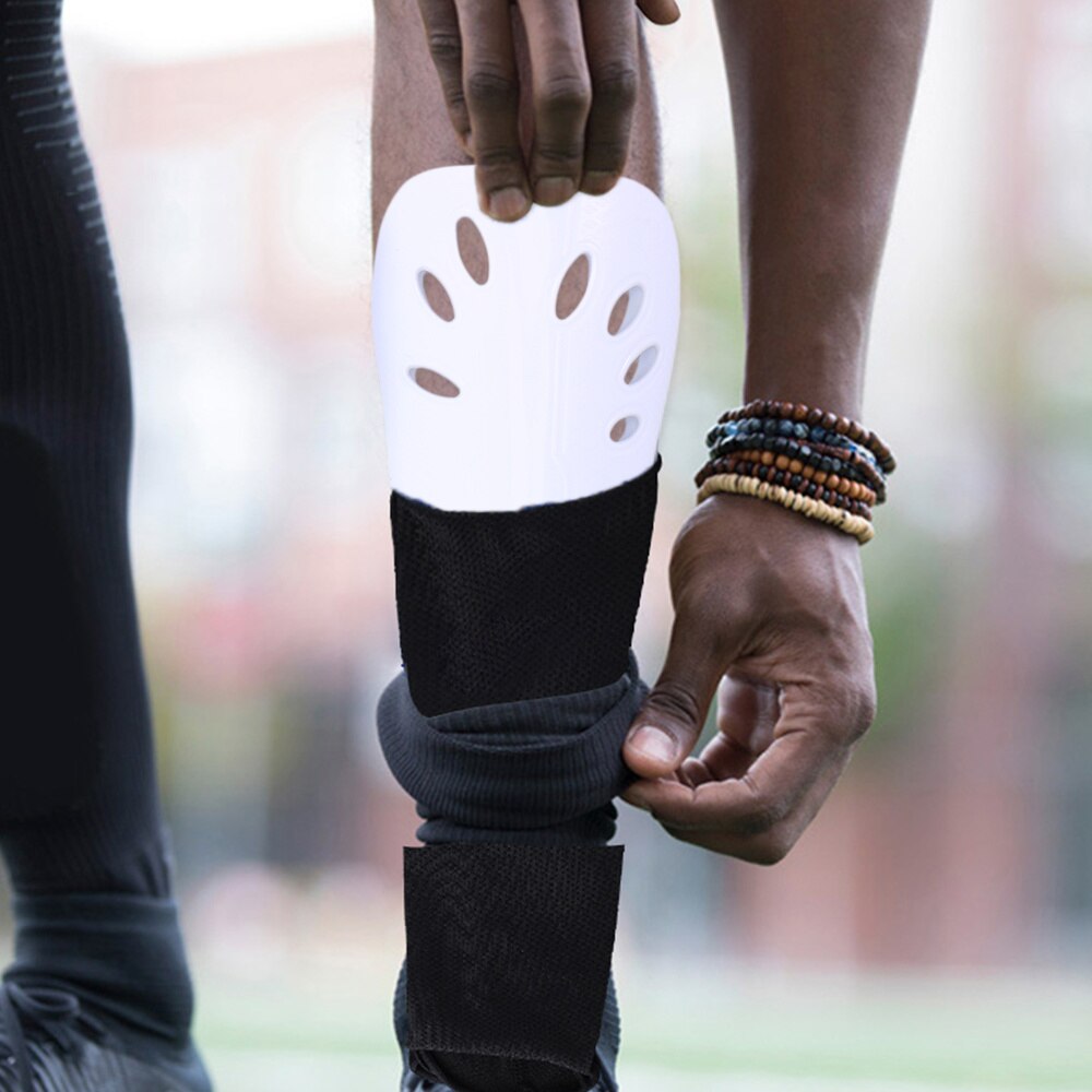 1 par leve respirável adulto bezerro equipamentos de proteção de equipamento de futebol para homem (branco)