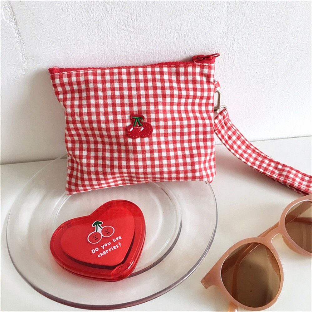 1 pc ins kirsebærrød plaid makeup læbestift taske unge piger sød clutch make up håndleds taske til kvinder rejse kosmetik taske: Rød har rem