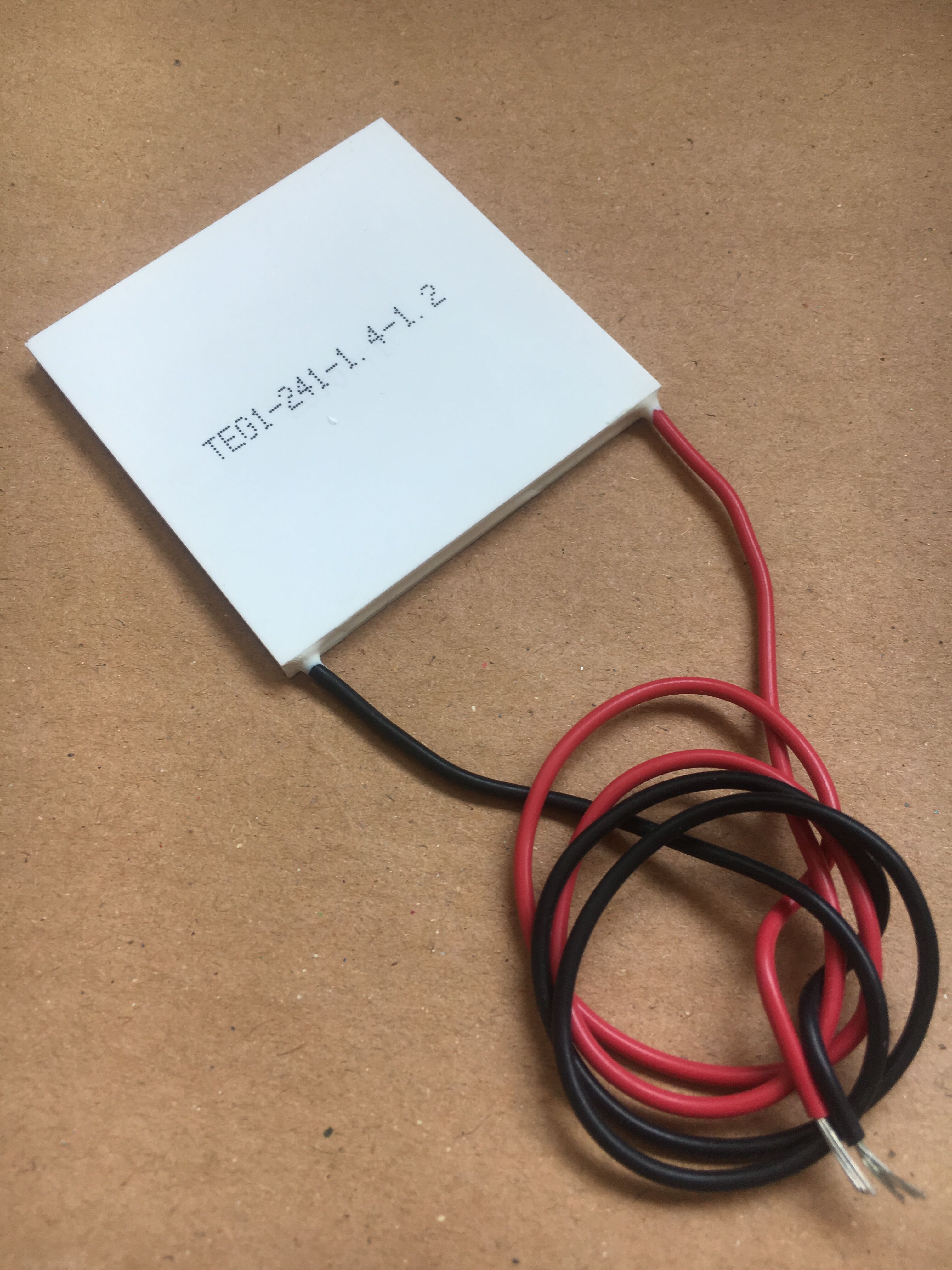 Półprzewodnikowy generator termoelektryczny TEG1-241-1.4-1.2 wysoka moc odporność na wysoką temperaturę powierzchni 200 Centigrades