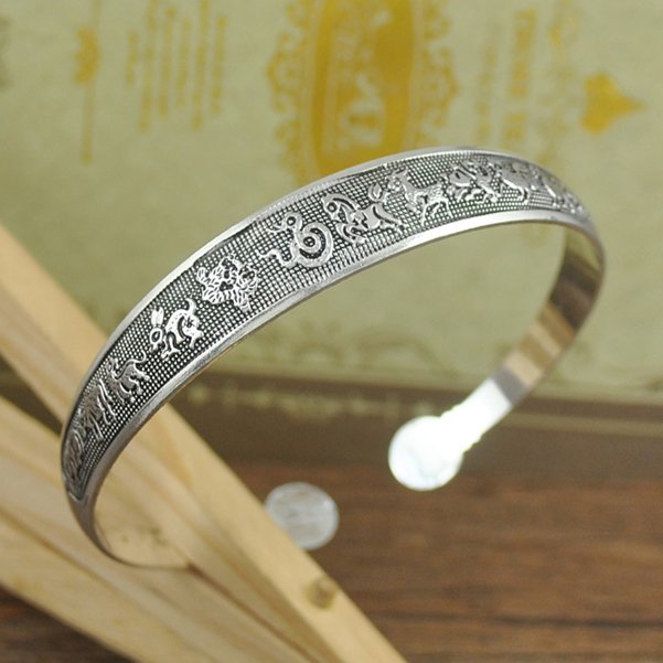 Nuevas pulseras Retro, brazaletes tibetanos de plata y Metal tallado, brazaletes de flores de elefante y pez, joyería gitana Vintage, para mujer: Bañado en rodio de imitación