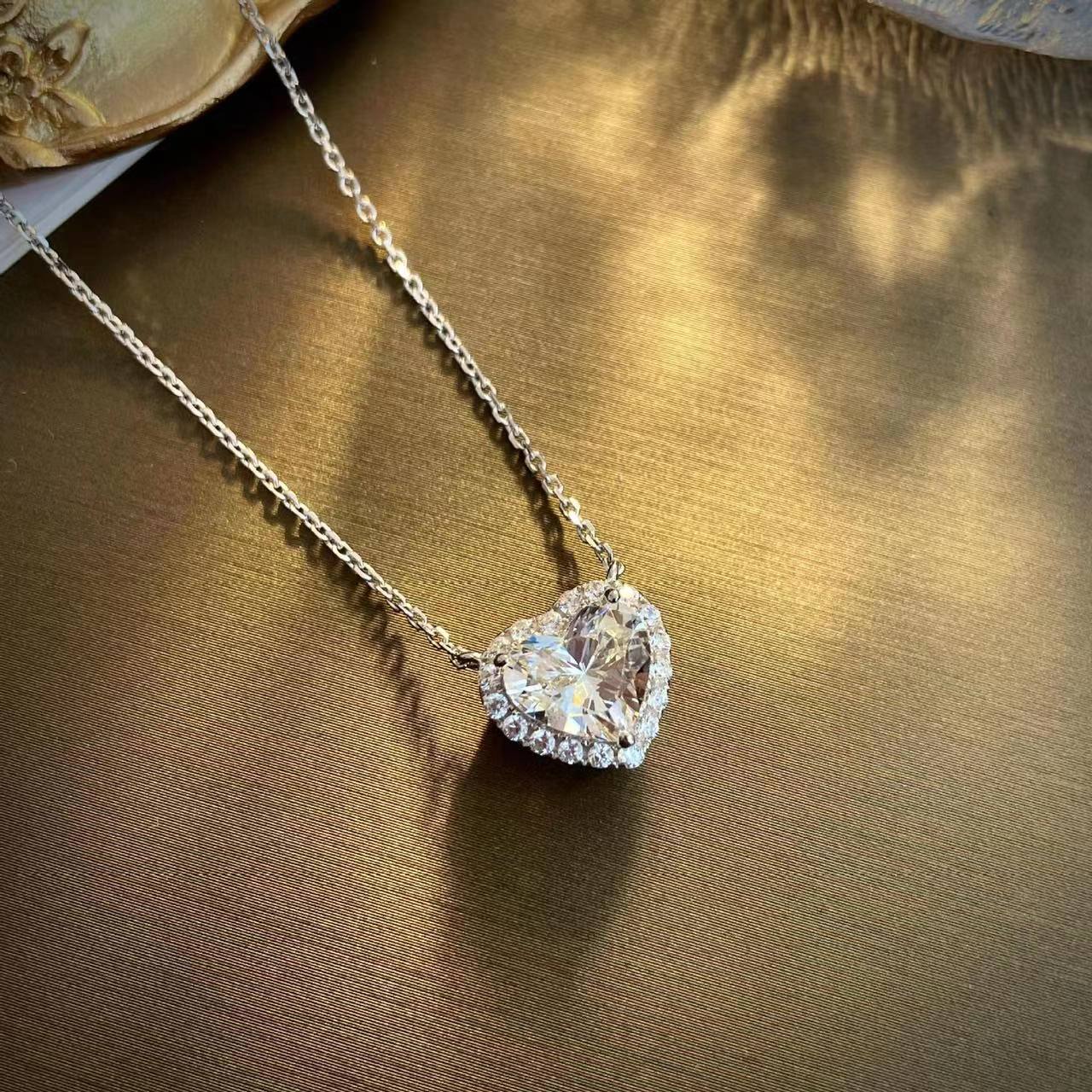 Trend Unique Delicate Chalcedony Tulip Pendant Necklace Women High Jewelry Party