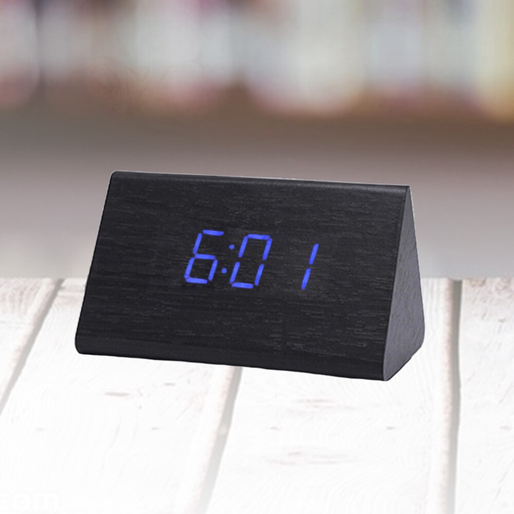 Moderne trekantet led træ vækkeur klassisk digital lydkontrol skrivebord ur termometer (sort træ og hvidt lys)