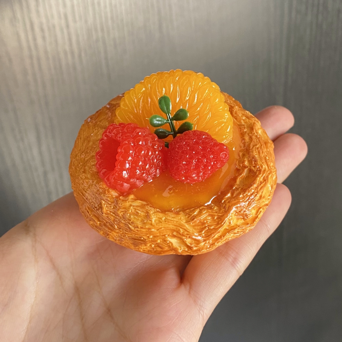 Artificiell tårta dessert leksaker tårta modell realistisk fotografi matsimulering magnetisk kylskåpsdekoration: Mjölkvitt