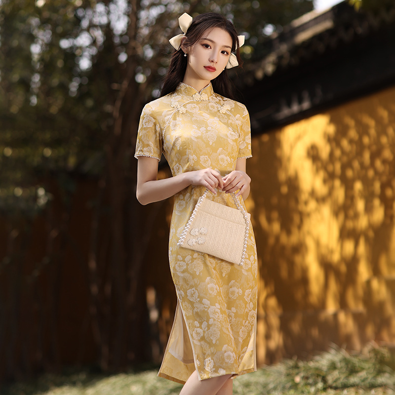 Chinese Traditionele Cheongsam Beige Mid Lange Jurk Handgemaakte Knop Bloemen Retro Elegante Vrouwen Qipao S Tot 2XL