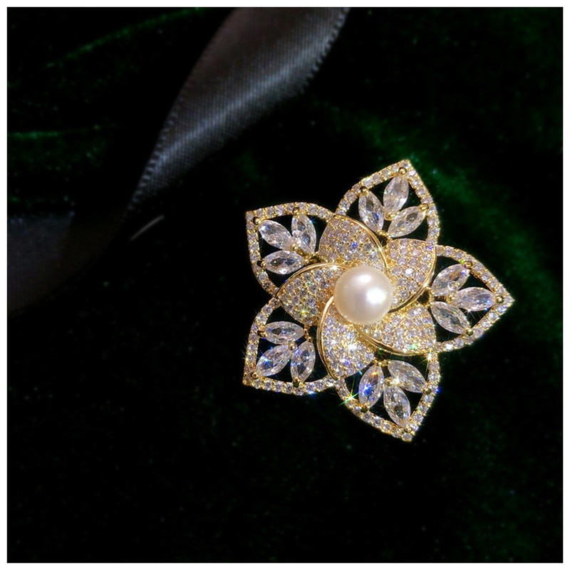 Spille per le donne S925 perle d&#39;imitazione Hollow Cubic Zirconia fiore spilla temperamento spilla corpetto gioielleria raffinata